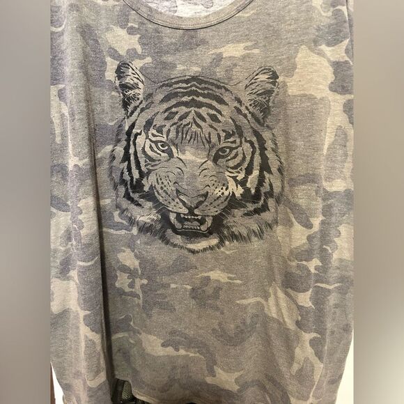 Green Camo Tiger Print Short Sleeve Tee - Picture 5 of 8